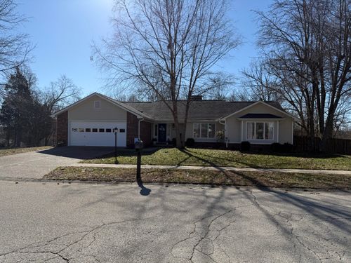 945 Stoney Creek Dr, Frankfort, KY, 40601-8911 | Card Image