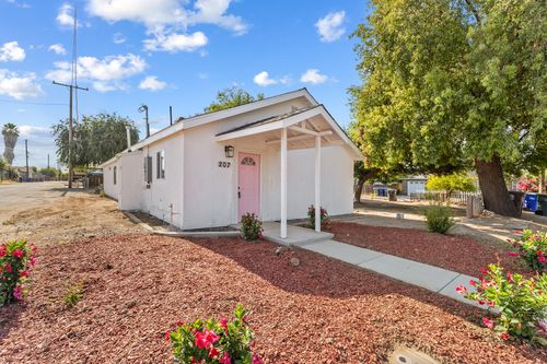 207 Pleasant St, Lindsay, CA, 93247-2519 | Card Image