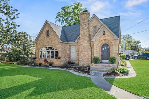 200 S Cherry St, Tomball, TX, 77375-6613 | Card Image