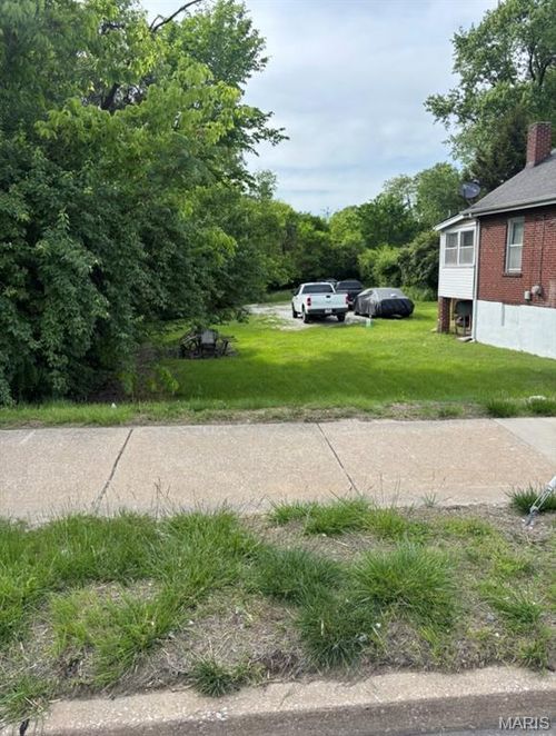 2137 Kienlen Ave, Hillsdale, MO, 63121-5504 | Card Image