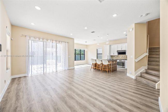 3346 W 96 Th Pl, House other with 3 bedrooms, 3 bathrooms and null parking in Hialeah FL | Image 9