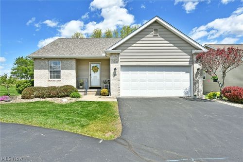 11 Danbury Ct Nw, Warren, OH, 44481-9023 | Card Image