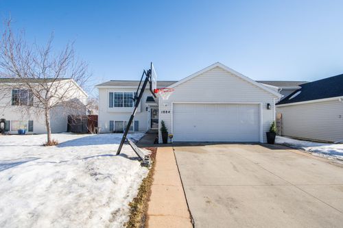 1884 Huntington Ln, West Fargo, ND, 58078-4300 | Card Image