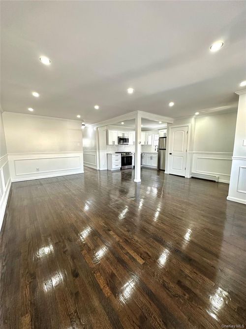 1-25416 Craft Ave, Rosedale, NY, 11422-2731 | Card Image