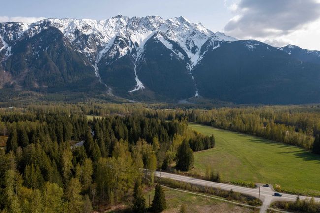 1691 Highway 99, House other with 2 bedrooms, 2 bathrooms and 2 parking in Pemberton BC | Image 2