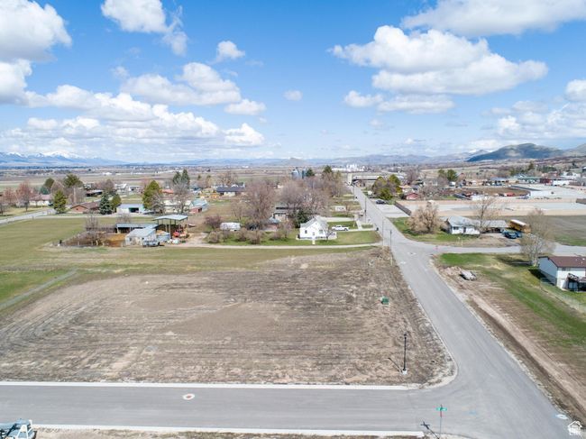 Aerial view with a mountain view | Image 10