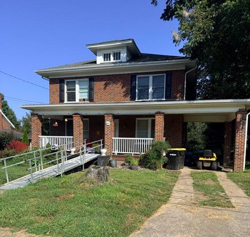 320 Diamond Ave, Rocky Mount, VA, 24151-1211 | Card Image