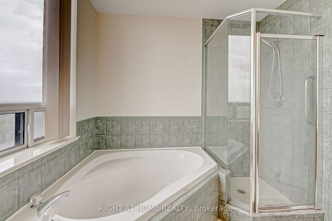PH5 - 1 Belvedere Crt, Condo with 1 bedrooms, 2 bathrooms and 1 parking in Brampton ON | Image 5