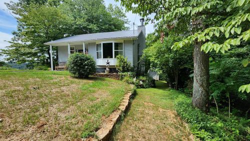 55 Lakeview Dr, Albany, KY, 42602-5212 | Card Image