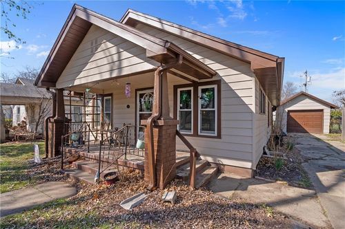 1010 W 3rd St, Coffeyville, KS, 67337-3822 | Card Image