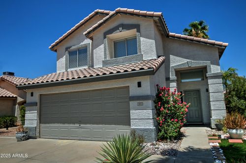3912 E Rockwood Dr, Phoenix, AZ, 85050-3282 | Card Image