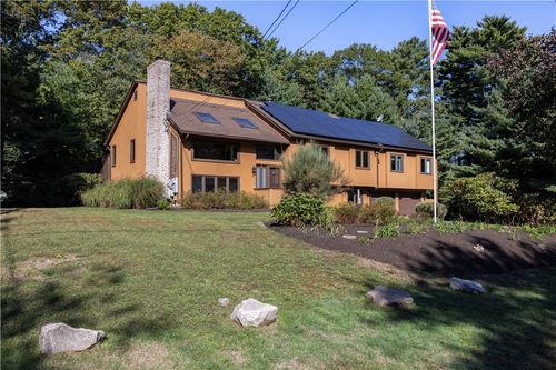 8 Robin Dr, North Kingstown, RI, 02852-3226 | Card Image