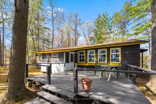 643 Pine Point Lane, Killaloe, Hagarty and Richards, ON, K0J2J0 | Card Image