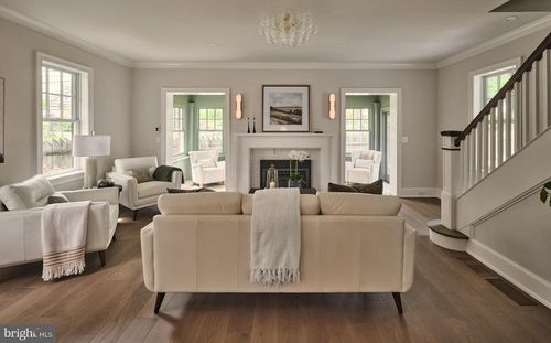 100 W Bridge St, NEW HOPE, PA, 18938-1424 | Card Image