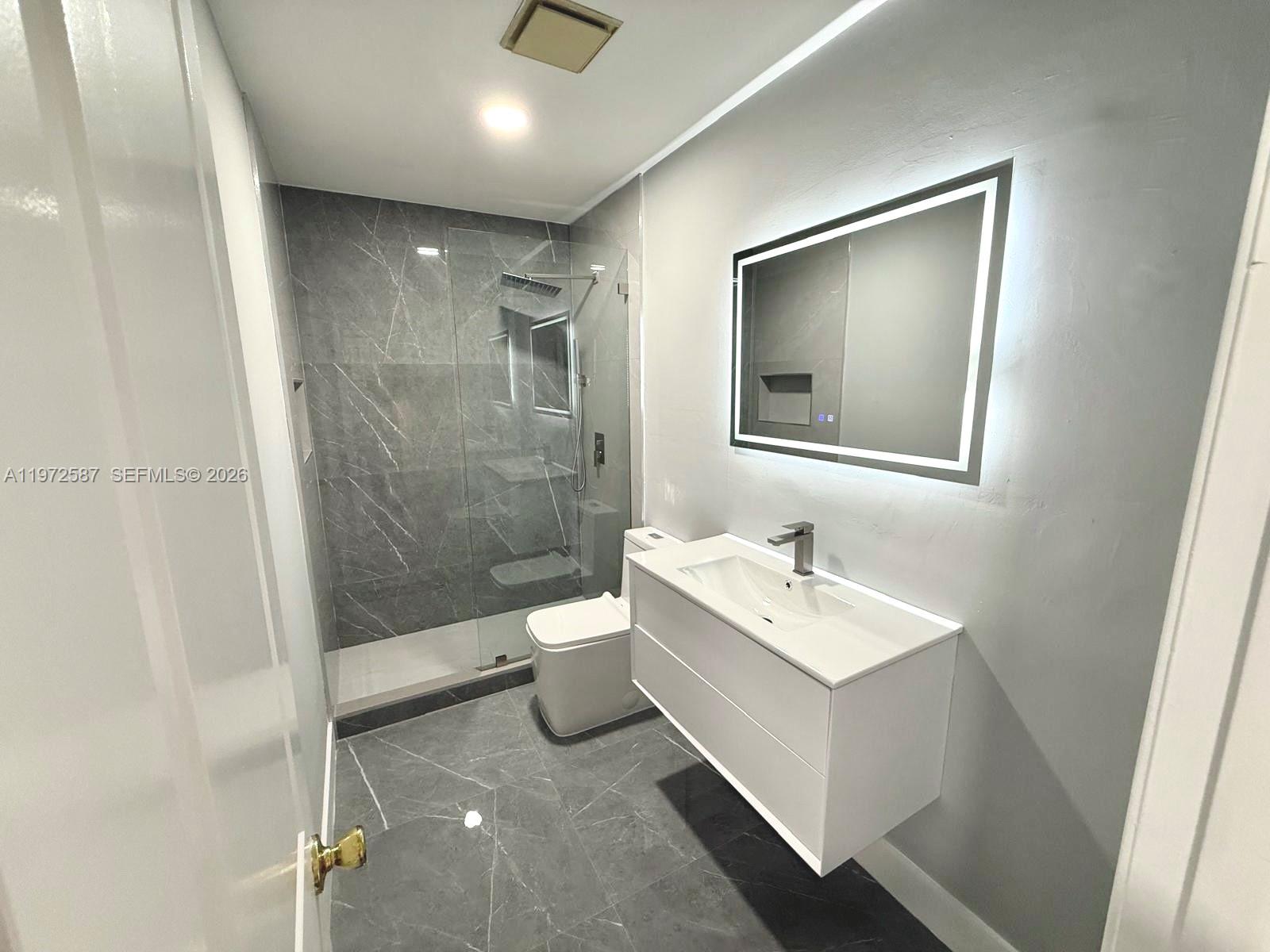Residential Lease in Hollywood 3
