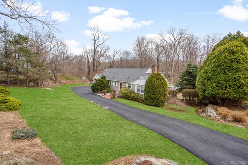 459 Den Rd, Stamford, CT, 06903-3811 | Card Image