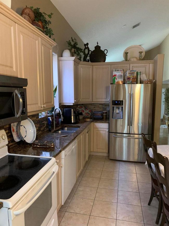 1255 Oakwater Dr, House other with 4 bedrooms, 3 bathrooms and null parking in Royal Palm Beach FL | Image 6
