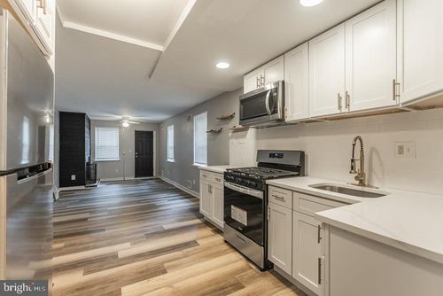 428 Dickinson St, PHILADELPHIA, PA, 19147-6517 | Card Image