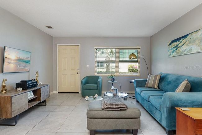 Living Room | Image 11