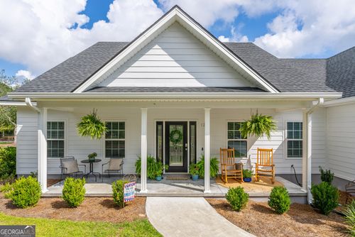 128 Satilla Bluffs Dr, Blackshear, GA, 31516-3105 | Card Image