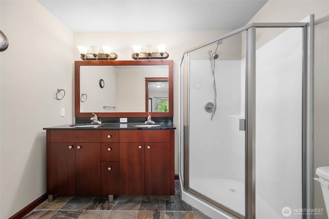 Primary Bedroom Bathroom | Image 16