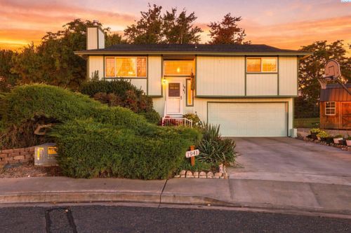 1941 Quail Ct, West Richland, WA, 99353-9566 | Card Image