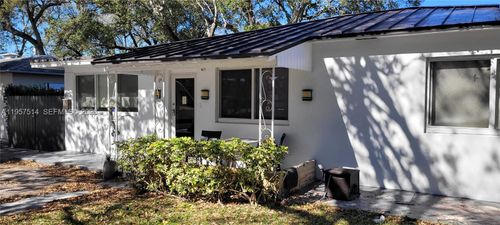 0-875 Ne 130th St, North Miami, FL, 33161-4943 | Card Image