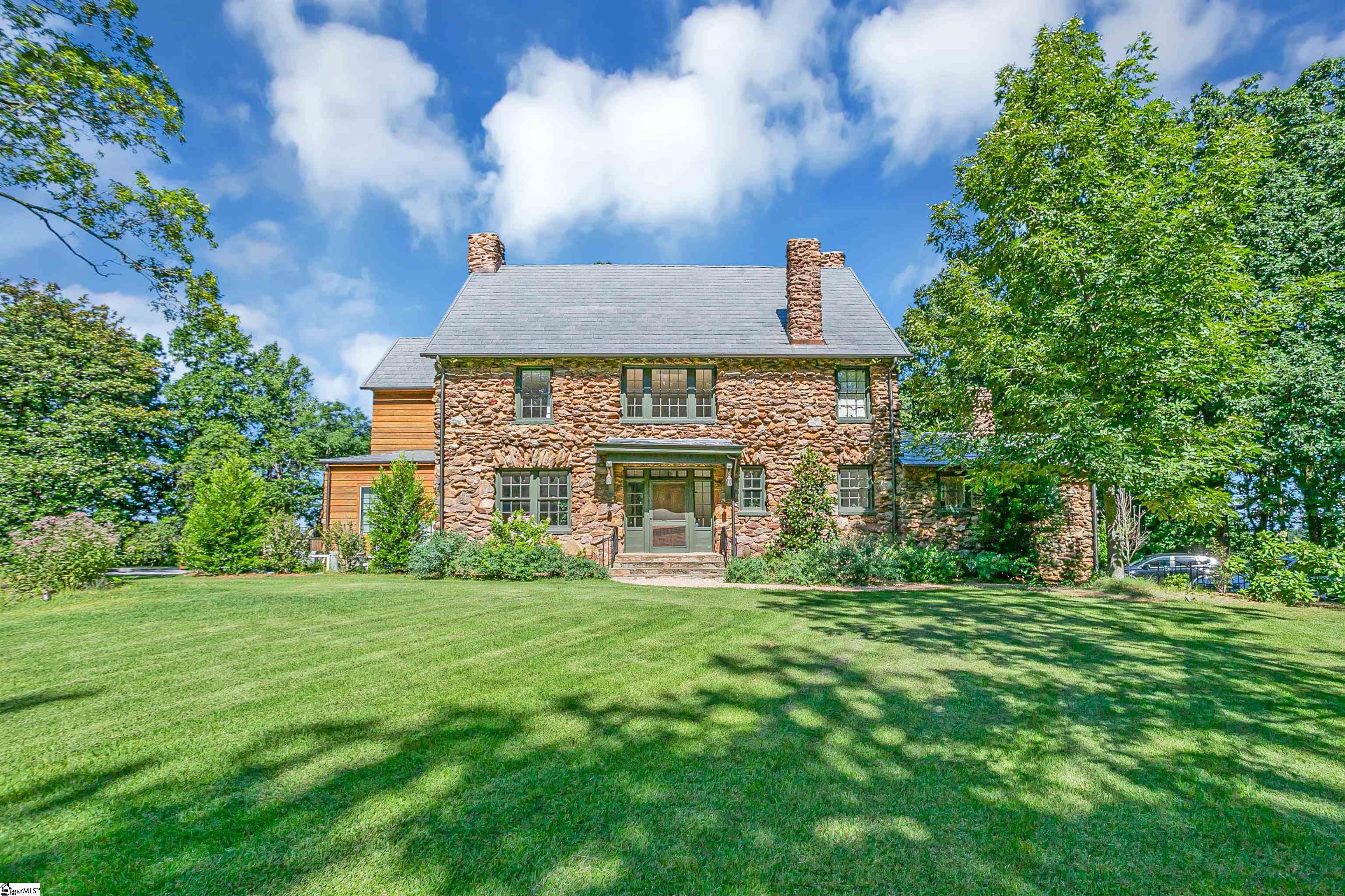 Lake Circle Dr, Greenville, SC 29609