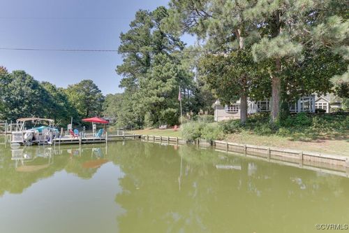 290 Queens Creek Rd, HALLIEFORD, VA, 23068-1010 | Card Image