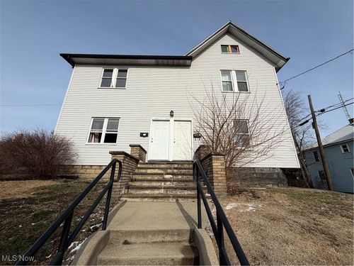 317 12th St Ne, Canton, OH, 44704-1027 | Card Image