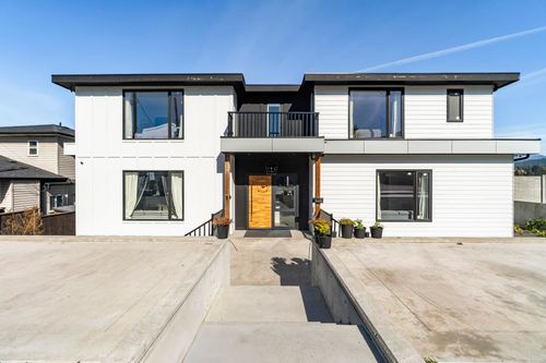 5499 Manor St, Burnaby, BC, V5G1B6 | Card Image