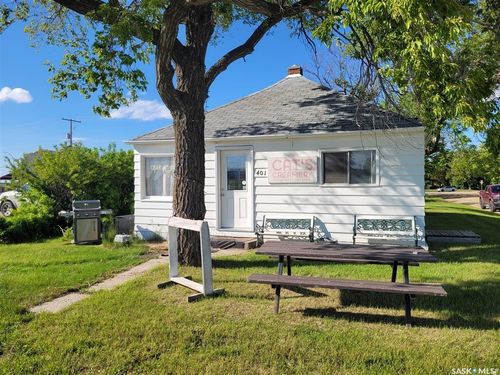 401 Railway Ave W, Watson, SK, S0K2A1 | Card Image
