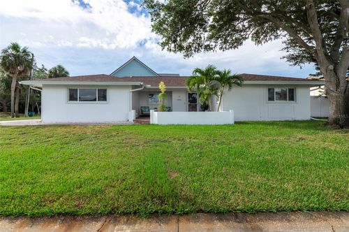 8504 42nd Ave N, ST PETERSBURG, FL, 33709-3951 | Card Image