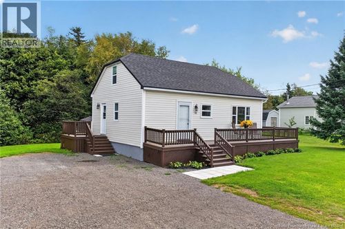 22 Pointe Du Chene Rd, Home with 3 bedrooms, 2 bathrooms and null parking in Shediac NB | Card Image