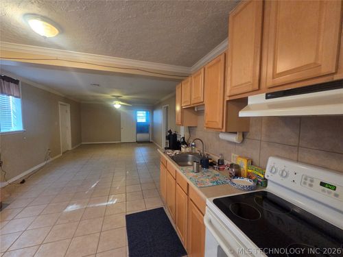 619 Pruitt, Ada, OK, 74820 | Card Image