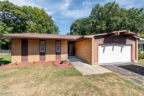 441 Sandhurst Rd, Akron, OH, 44333-3912 | Card Image