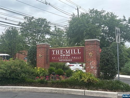 220 Main, Little Falls, NJ, 07424 | Card Image