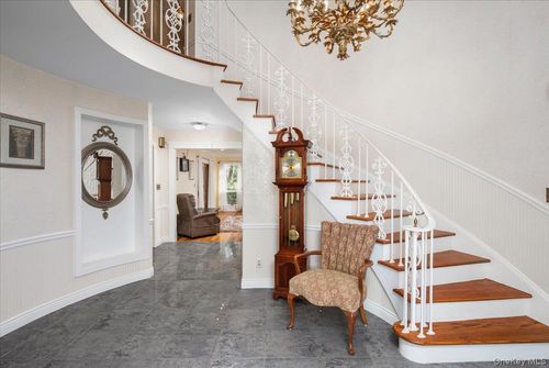 112 Barton Road, White Plains, NY, 10605 | Card Image