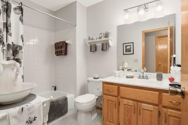 Full bath - Upper | Image 28