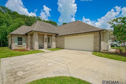 16124 Blackstone Dr, Pride, LA, 70770-2212 | Card Image