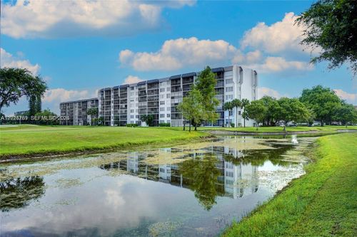 403-3100 W Rolling Hills Cir, Davie, FL, 33328-1928 | Card Image