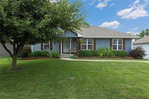 18708 Primrose St, Smithville, MO, 64089-9220 | Card Image