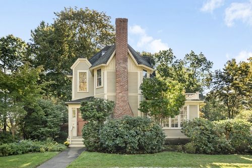 284 Lake Ave, Newton, MA, 02461-1210 | Card Image
