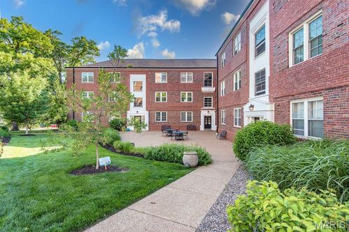 f-925 S Hanley Rd, Saint Louis, MO, 63105-2666 | Card Image