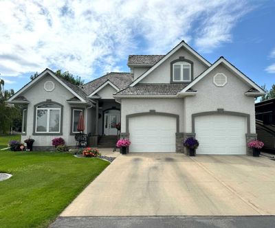 321 10 St W, House detached with 3 bedrooms, 3 bathrooms and null parking in Cardston AB | Image 1