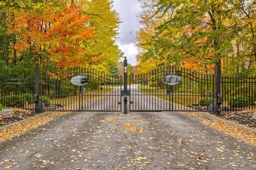 80 Deer Trl, Saginaw, MI, 48638-7373 | Card Image