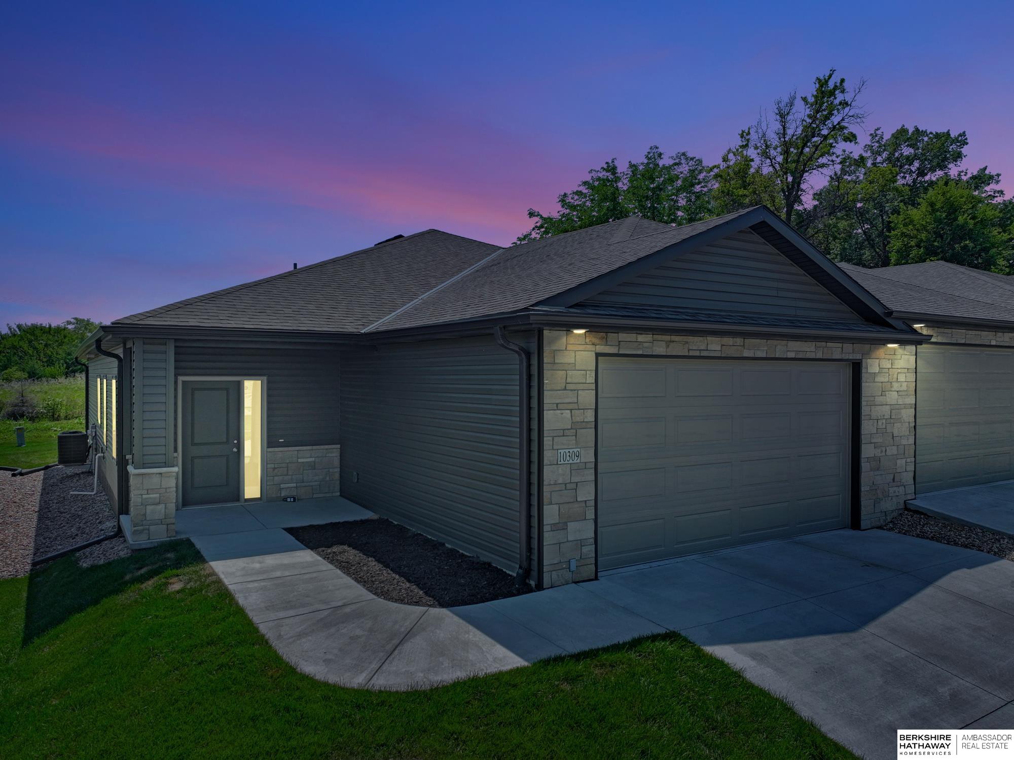Wayborough Ln, Lincoln, NE 68527