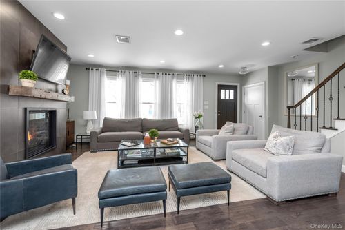 5 Emmet Place, Oyster Bay, NY, 11801 | Card Image