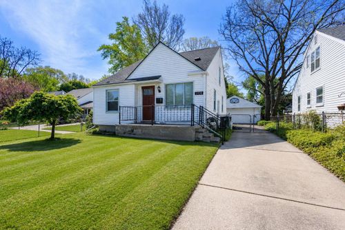 2108 4th St, Royal Oak, MI, 48067-3922 | Card Image