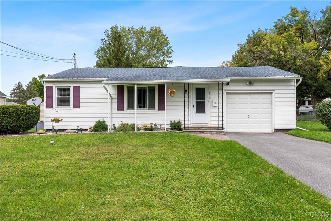 Bradley St, Liverpool, NY 13088